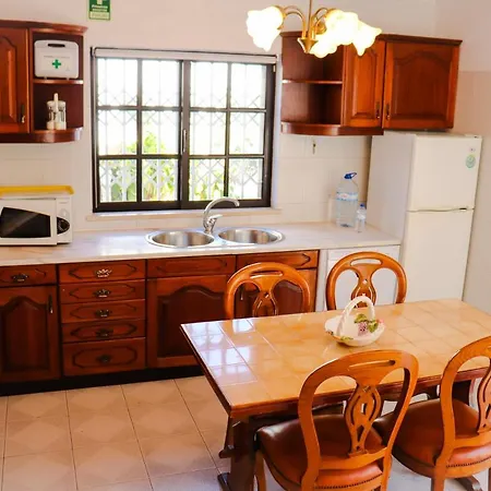 Vivenda Miramar Αλμπουφέιρα
